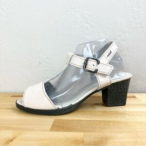 NEW Maia by TMA Eyes Beige Leather Sandal‎ Size 38
